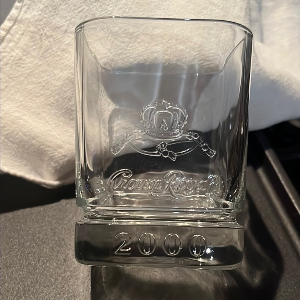 Set of 2 Crown Royal 2000 whiskey glasses